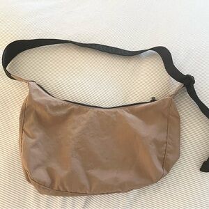 BAGGU Medium Crescent Bag